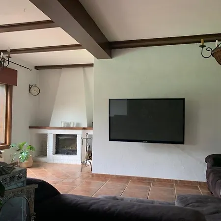 Magnifica Casa Con Piscina Y Jardin En *